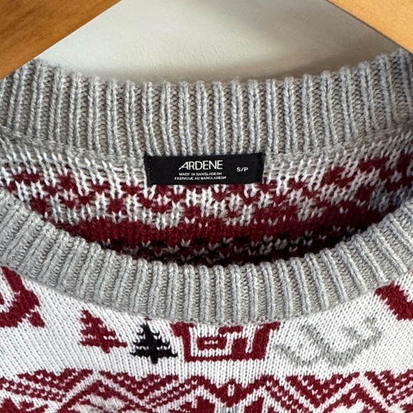 ❤️🖤🤍 Ardene Women’s Red, Black & Gray Festive Patterned Crewneck Sweater
Size S - Picture 2 of 5